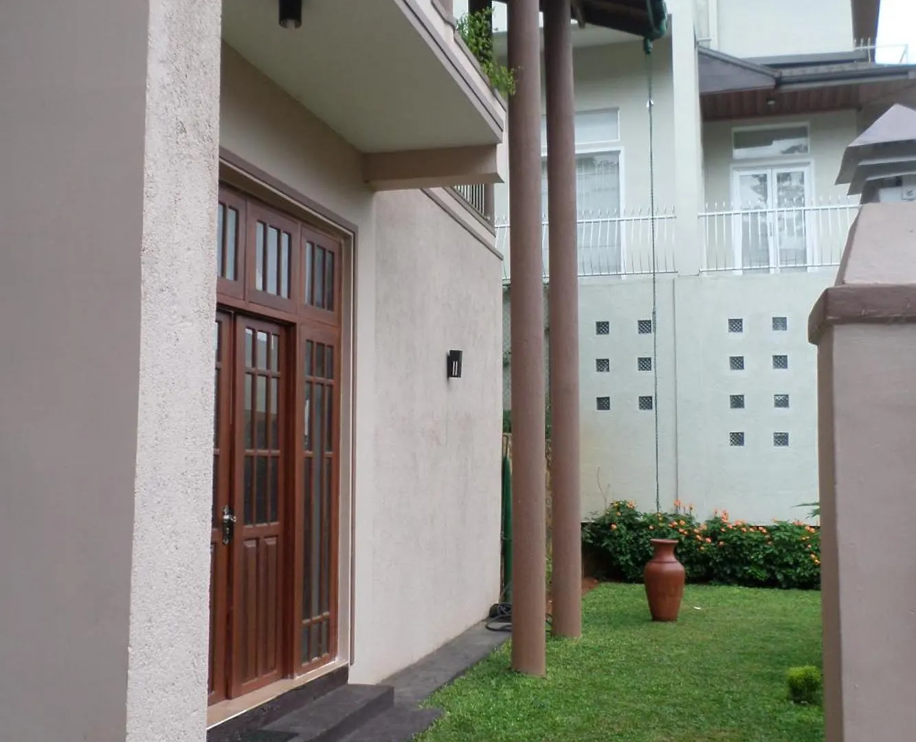 Paradise Residence Hanthana キャンディー ホームステイ