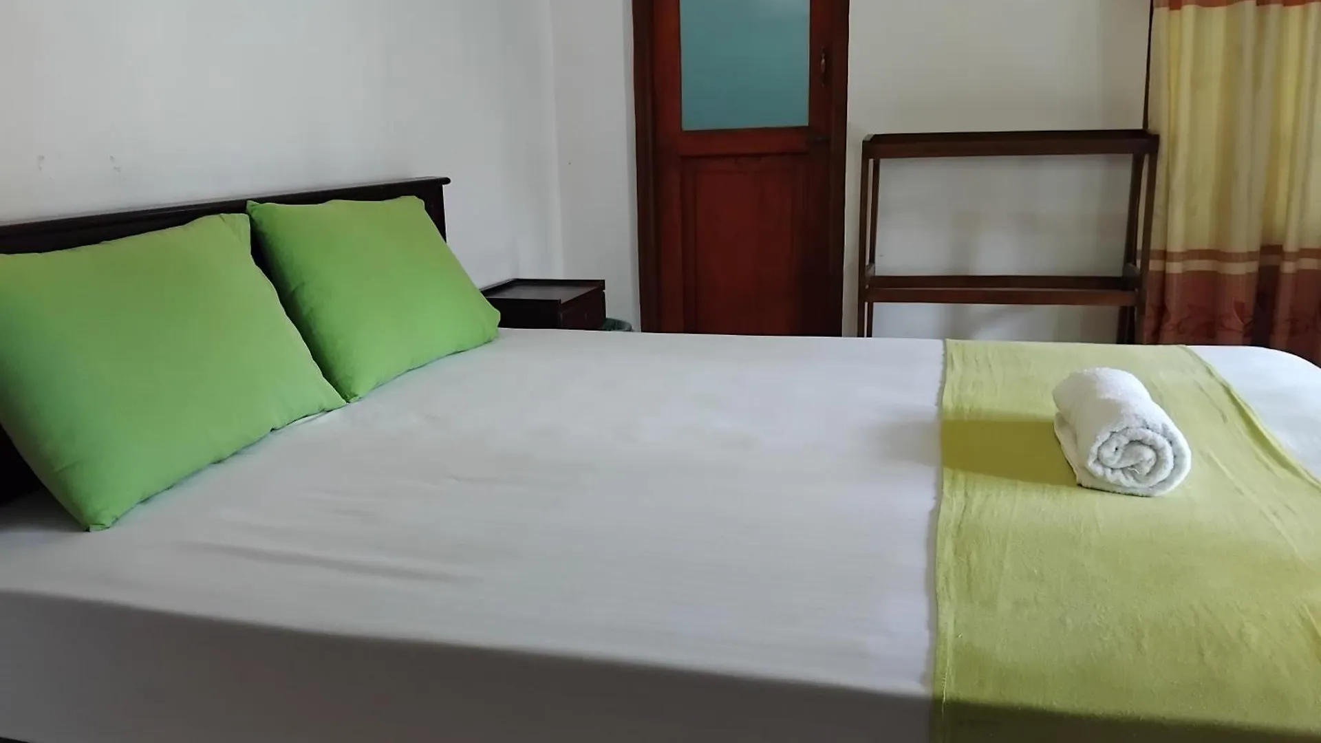 ホームステイ Paradise Residence Hanthana キャンディー スリランカ